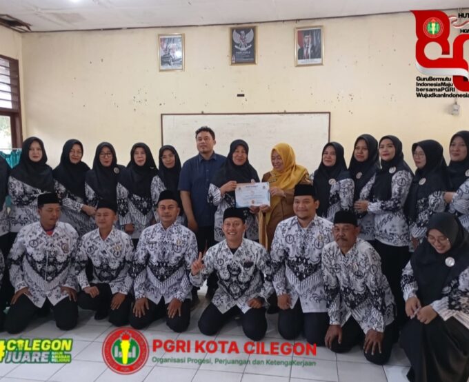 Raih Prestasi Gemilang, PGRI Cilegon Serahkan Sertifikat Juara Porsenijar Banten