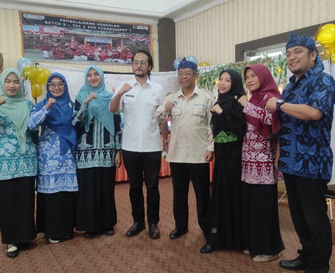 PGRI KOTA CILEGON APRESIASI PENUH, WAKIL WALI KOTA CILEGON TUTUP 'SHOWCASE PEMBELAJARAN MENDALAM' DI DISKOMINFO