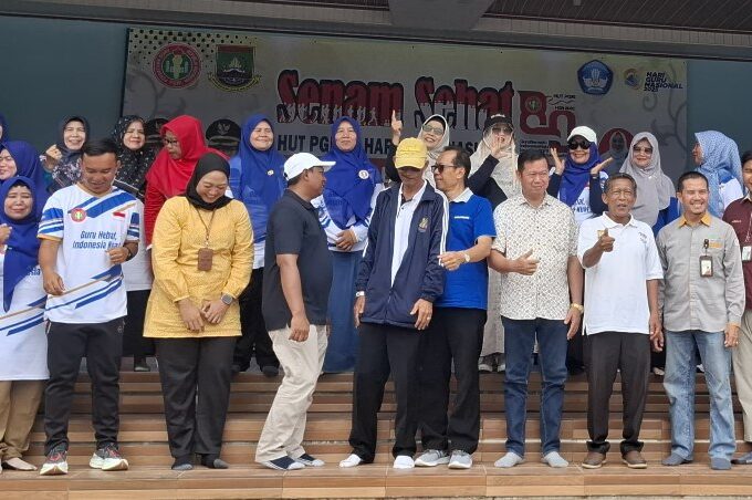 ​Rayakan HUT PGRI dan HGN, Guru Grogol Gelar Senam Massal di Situ Rawa Arum