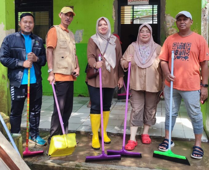 Sinergi Dindik dan PGRI Kota Cilegon: Beri Motivasi dan Penguatan Mental di Sekolah Terdampak Banjir